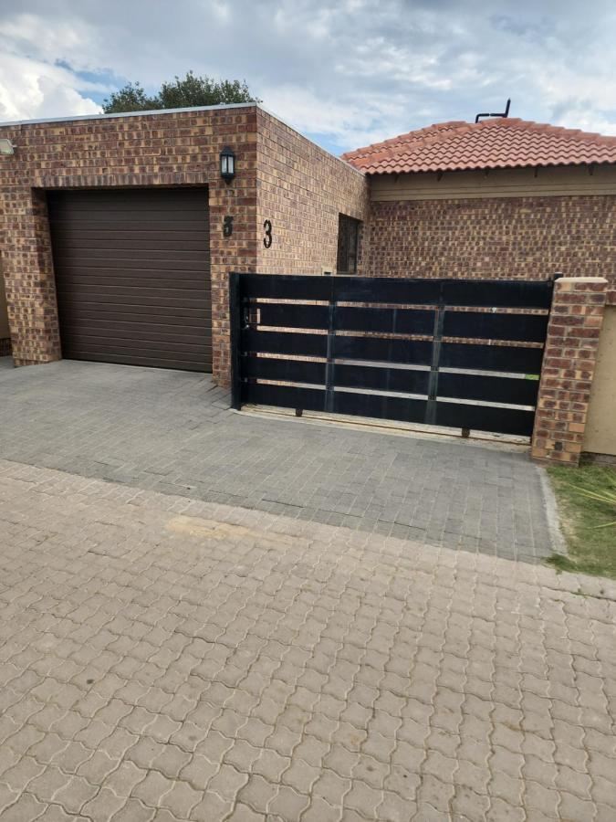 Lloyds - 3 Apartment Ermelo Exterior photo